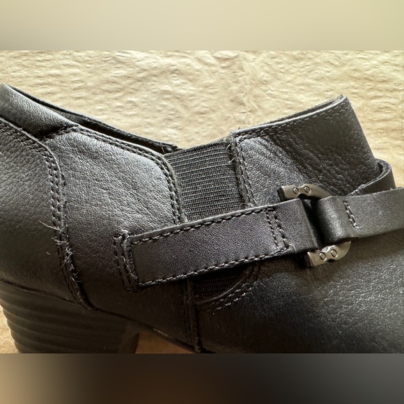 CLARKS Women’s Low Ankle Leather Heel Boots - Black - Size 41 EU / 9.5 US - Picture 15 of 16